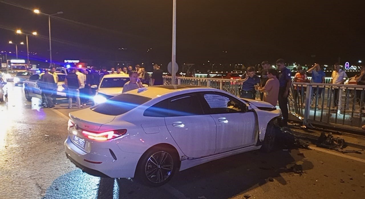 Çaycumada araçlara çarpan sürücü olay yerinden kaçtı