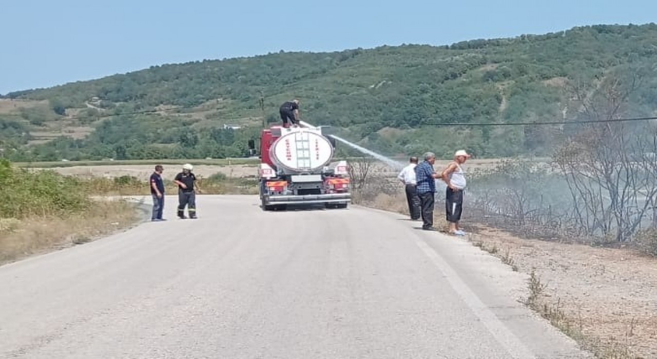 Çaycumada çalılık alanda yangın çıktı