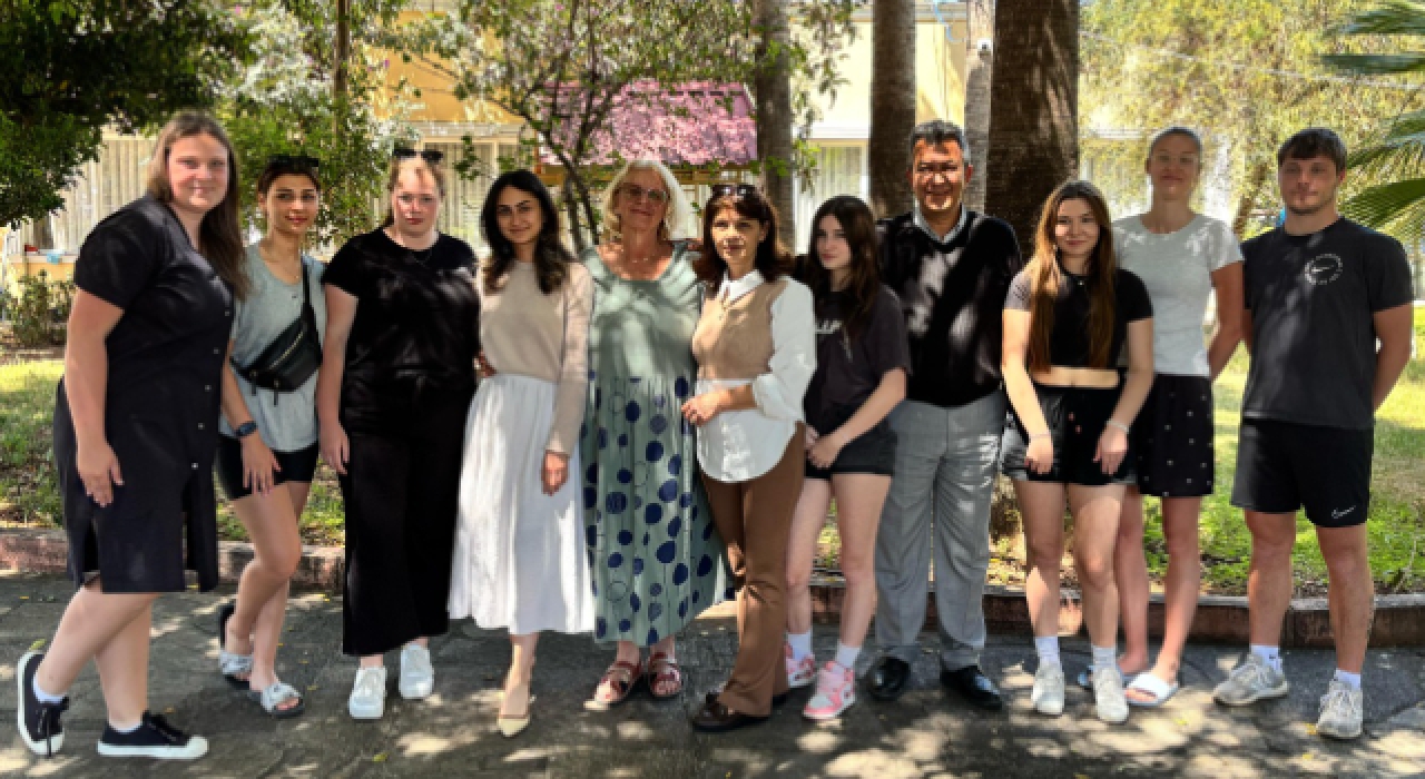 Çek Öğrenciler Mersin’de Yaşlı Bakımı Stajını Tamamladı