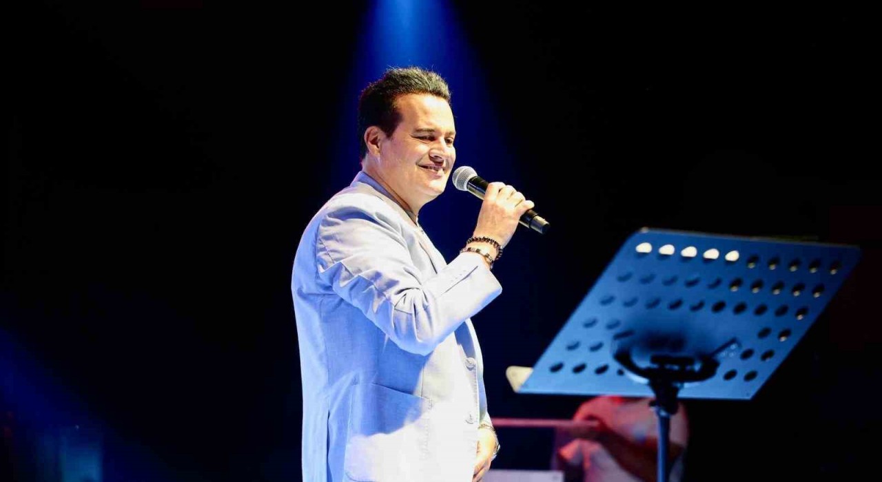 Çekmeköyde 30 Ağustos coşkusu Hakan Peker konseriyle taçlandı