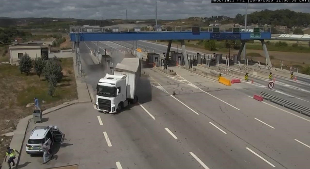 Çekmeköydeki tır kazası güvenlik kamerasına yansıdı