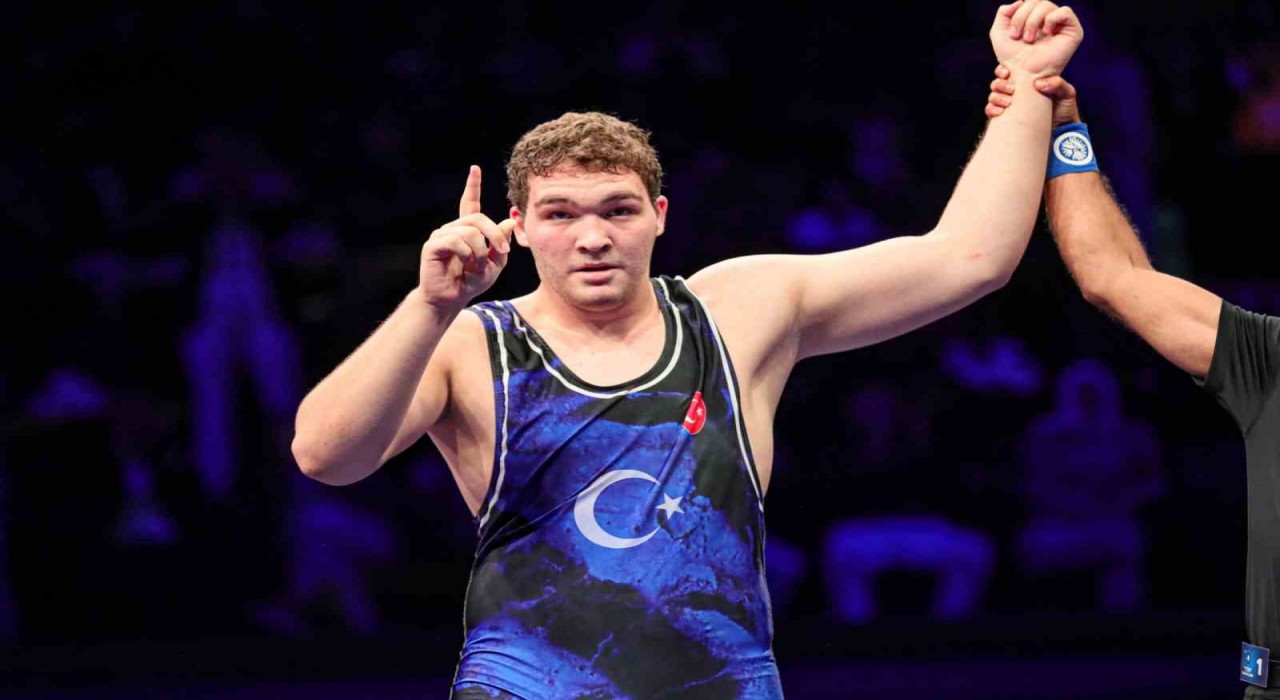 Cemal Yusuf Bakır, U20 Dünya Şampiyonasında gümüş madalya kazandı