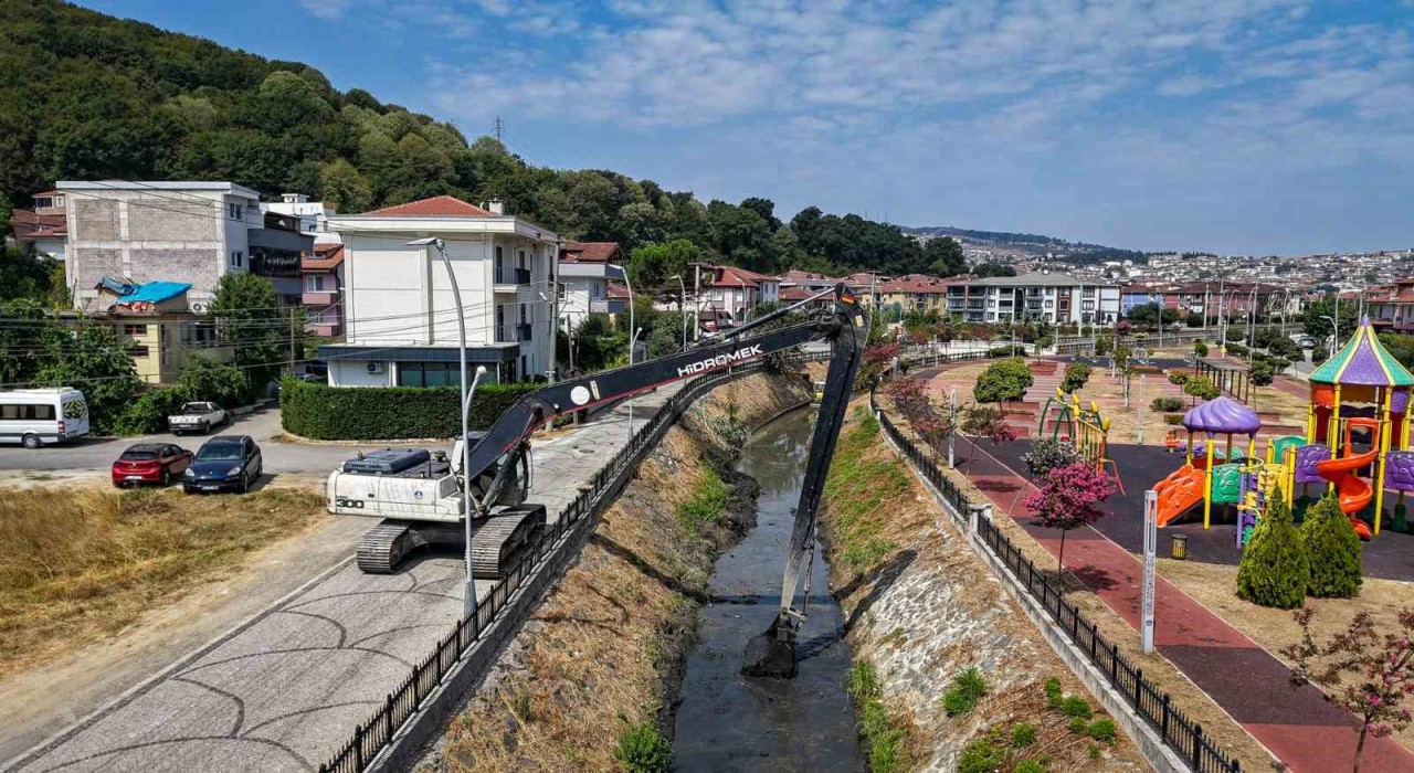 Çevre ve su sağlığı için dere ıslah çalışmaları devam ediyor