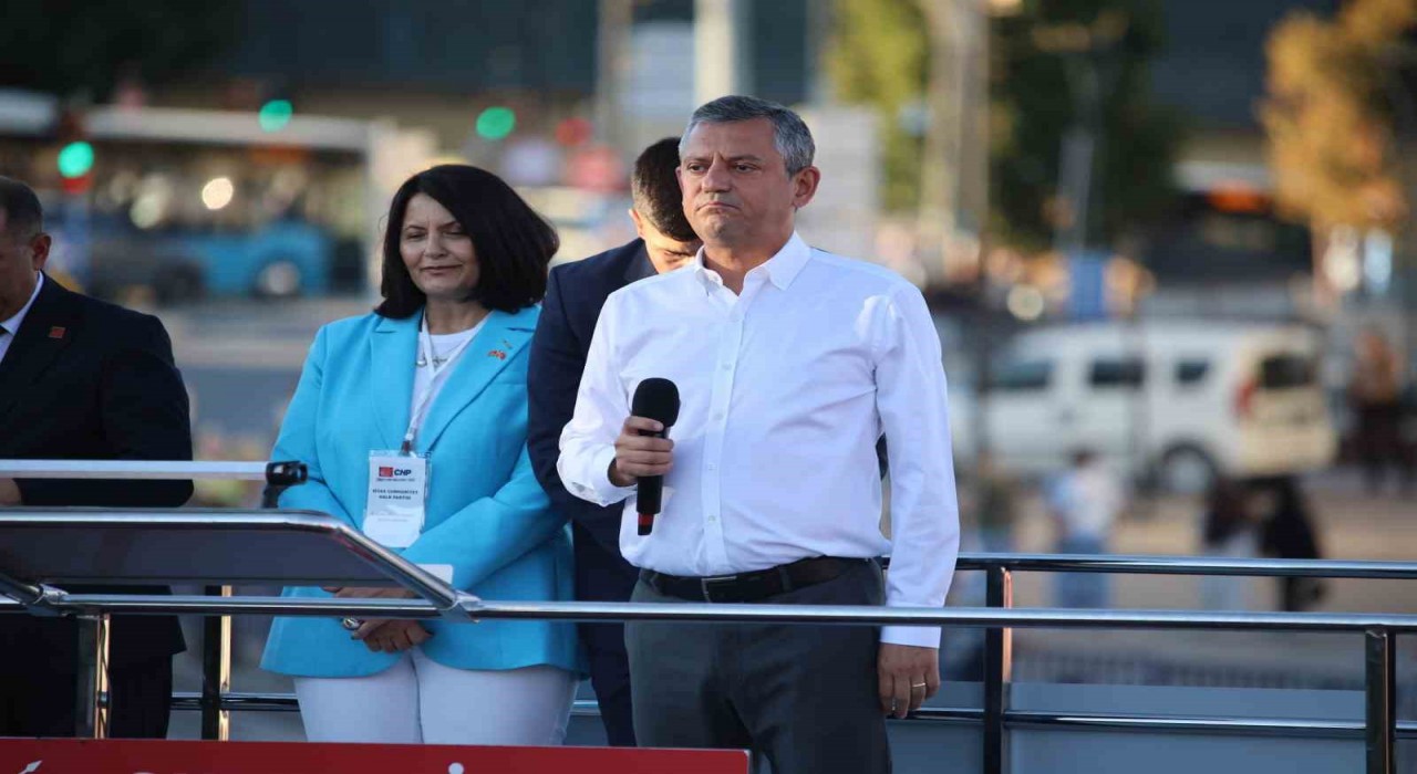 CHP Genel Başkanı Özel, Sivastaki mitingde konuştu