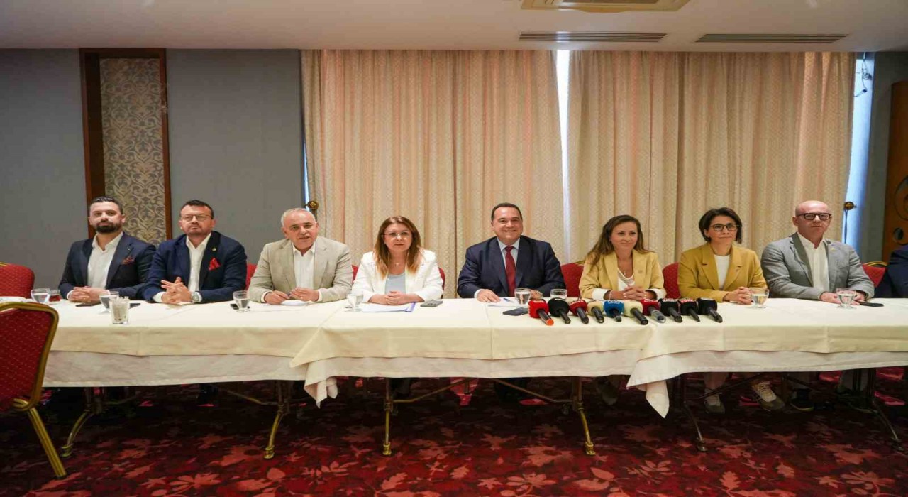 CHPli vekillerden Manisa çıkarması