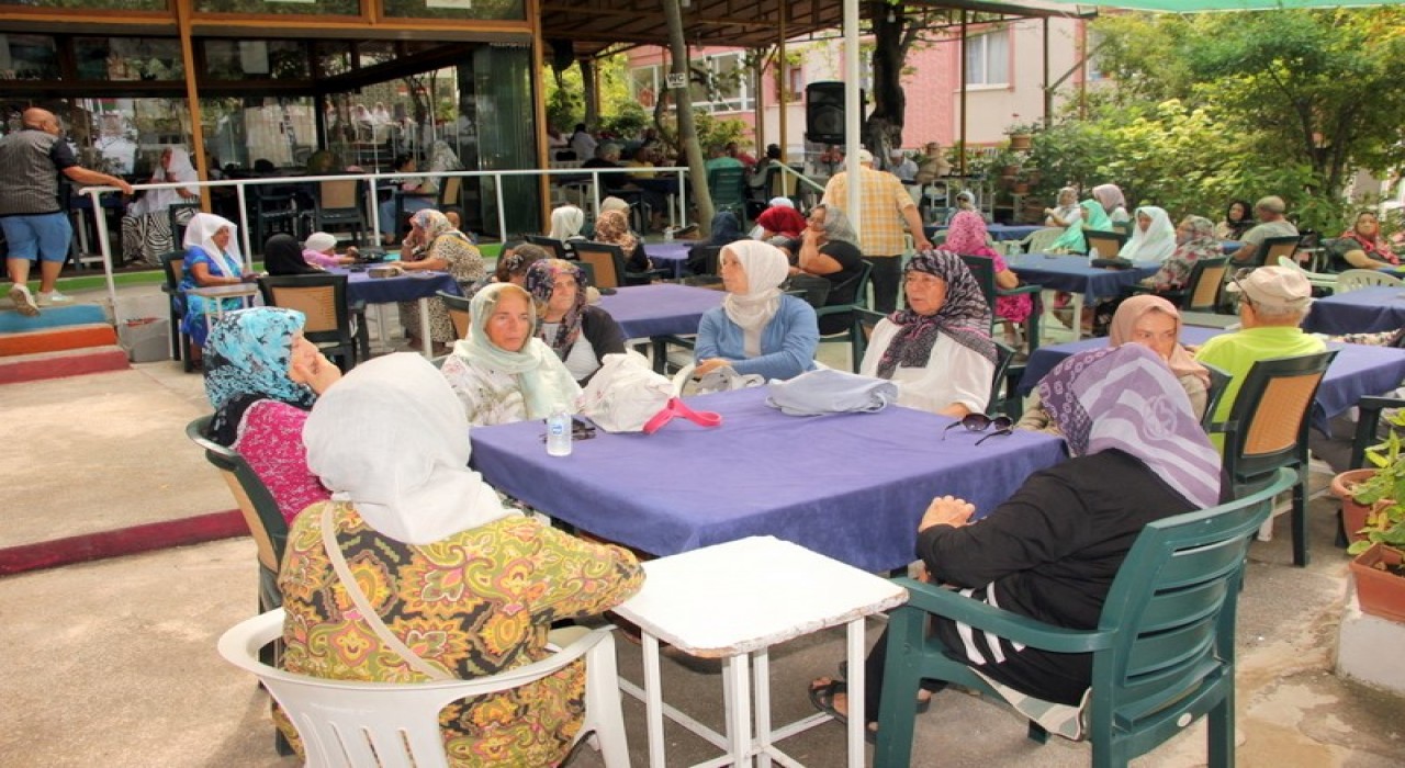 Çınarcıkta depremde hayatlarını kaybedenler unutulmadı