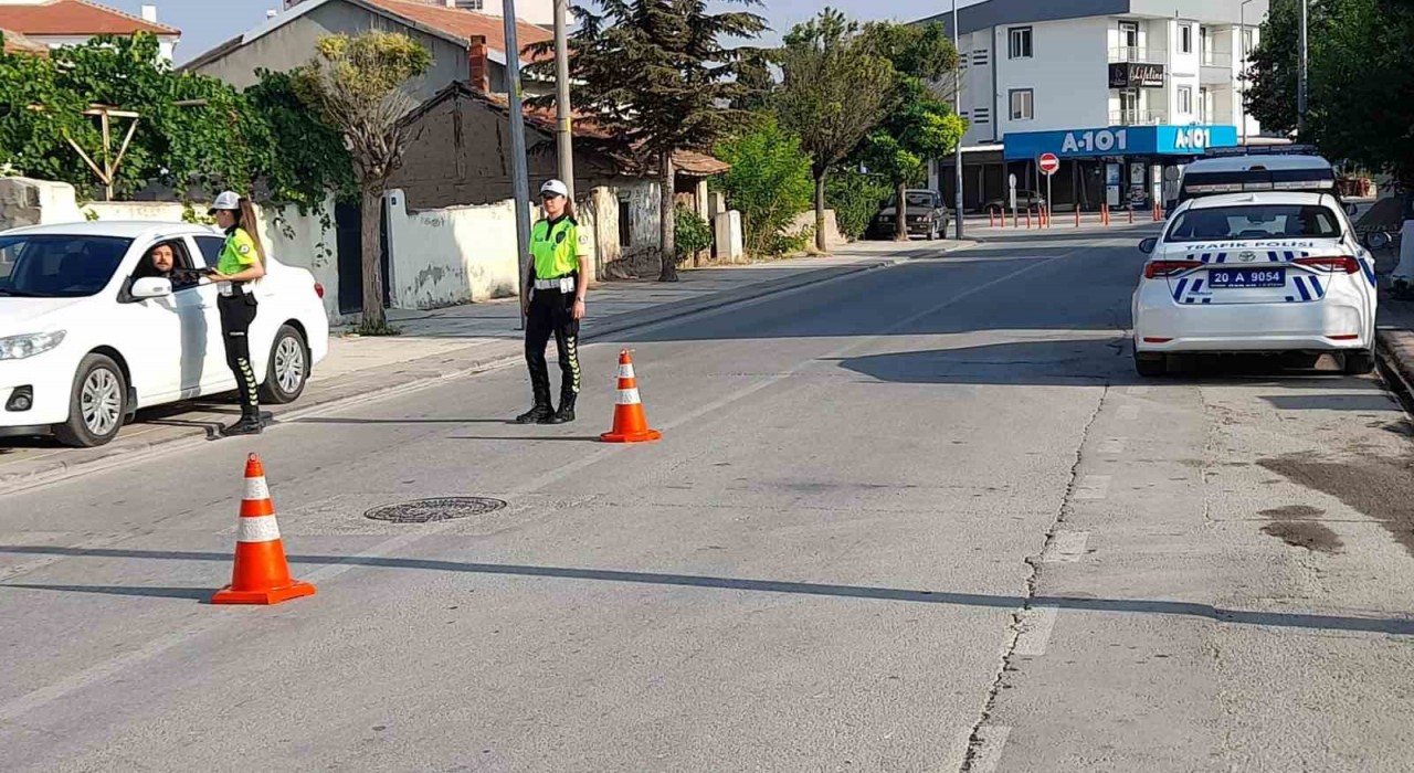 Çivrilin trafik güvenliği kadın trafikçilere emanet