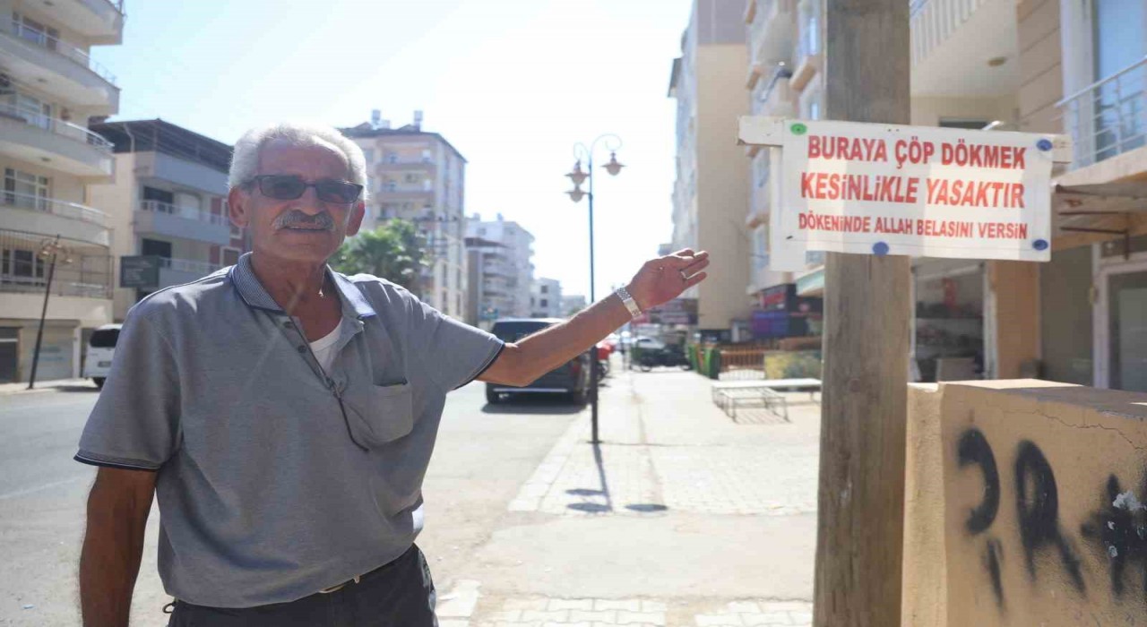 Çöp sorununa ‘Buraya çöp dökmek kesinlikle yasaktır, dökenin Allah belasını versin sözlerinin olduğu tabelayı asarak son verdi