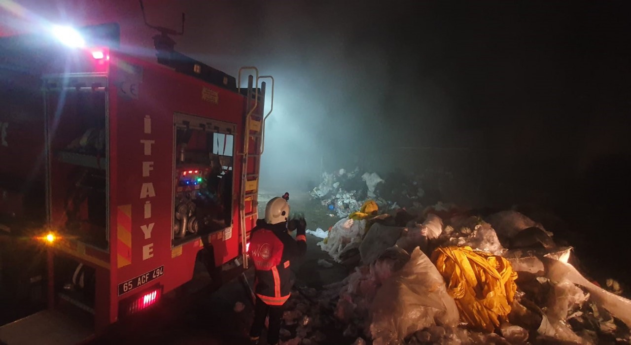 Çöp toplama merkezinde yangın