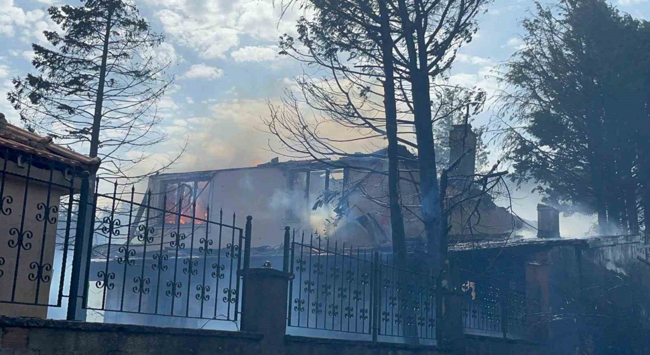 Çorluda korkutan yangın: Yerleşim yerlerine sıçradı