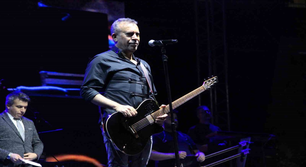 Çorumda Haluk Levent ve Zara rüzgarı esti