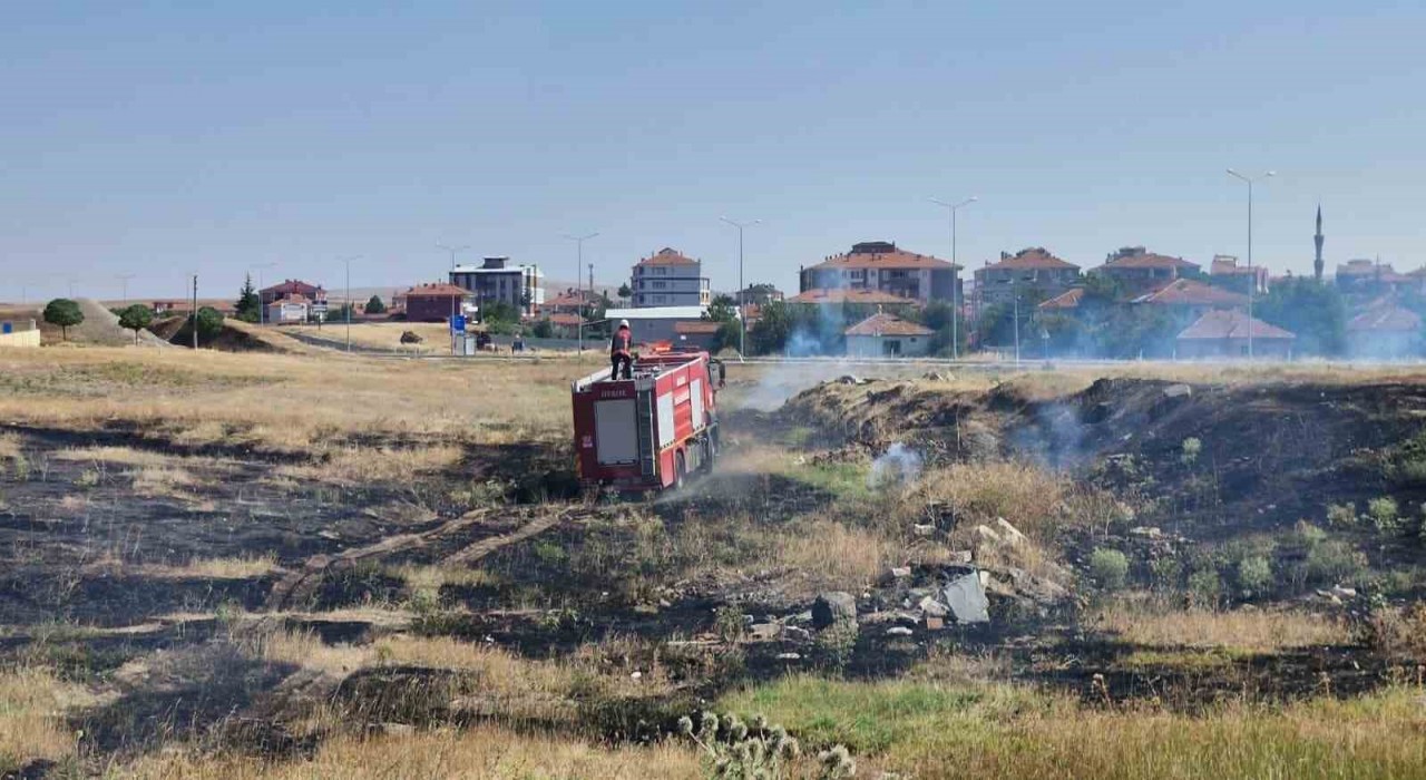 Çorumda hastane yakınında çıkan yangın örtü yangını korkuttu