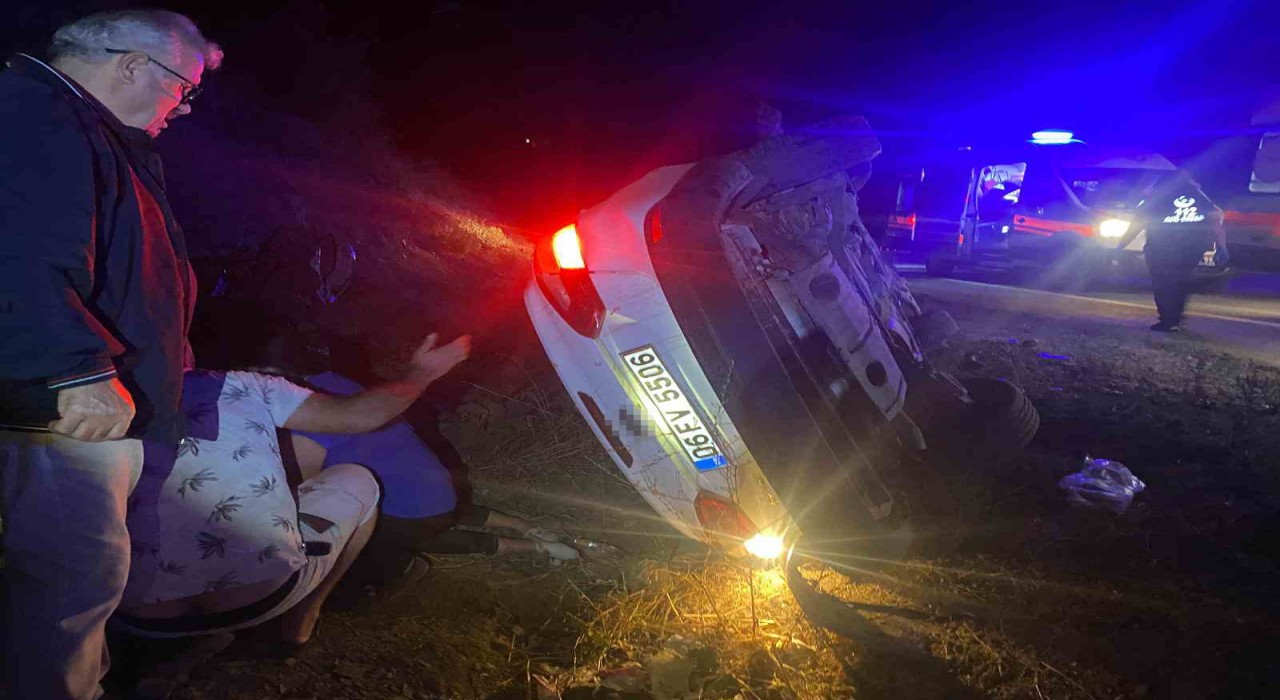 Çorumda virajı alamayan otomobil devrildi: 5 yaralı