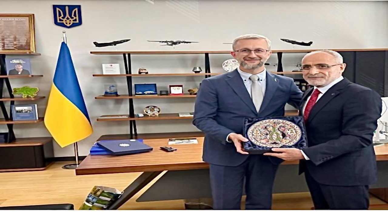 Cumhurbaşkanı Başdanışmanı Topçu, Ukraynanın Ankara Büyükelçisi Celali ziyaret etti