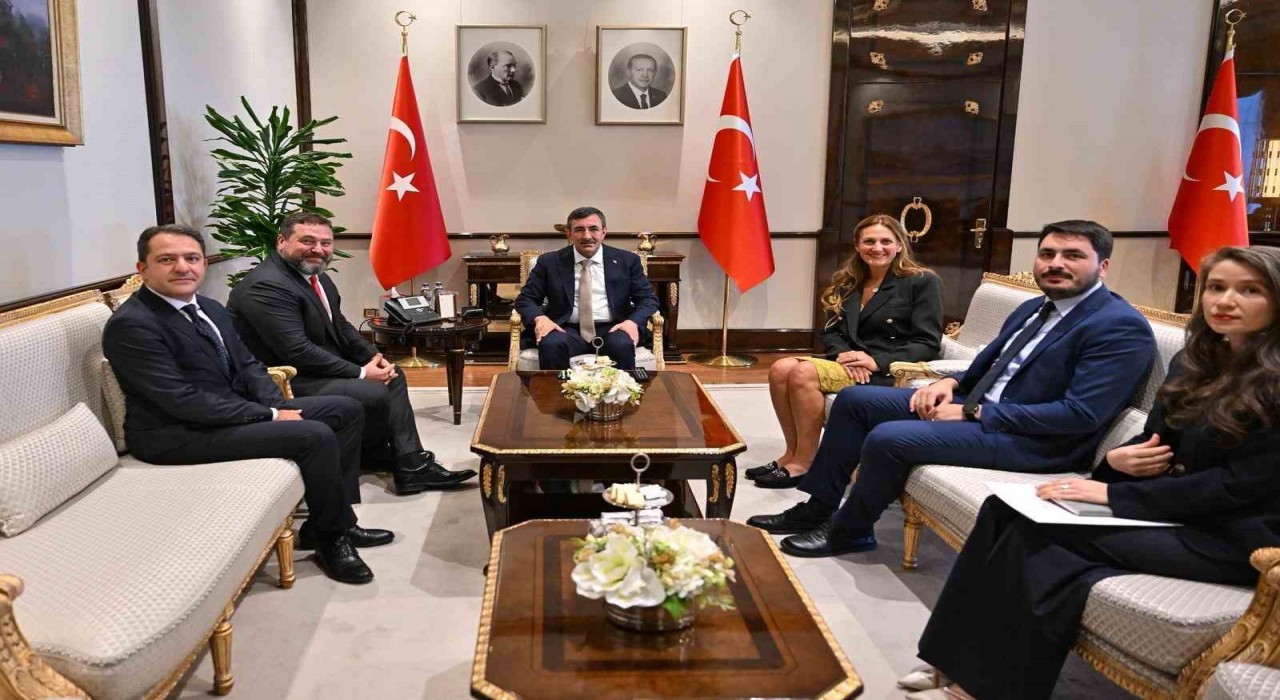 Cumhurbaşkanı Yardımcısı Yılmaz, Kaspi.kz CEOsu ve Hepsiburada Yönetim Kurulu Başkanı Mikheil Lomtadzeyi kabul etti