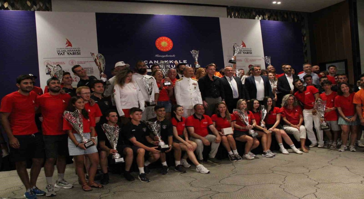 Cumhurbaşkanlığı 6. Uluslararası Yat Yarışları Çanakkale etabında kazananlar ödüllerini aldı