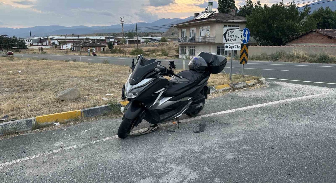 D100da otomobil ile çarpışan motosiklet sürücüsü yaralandı