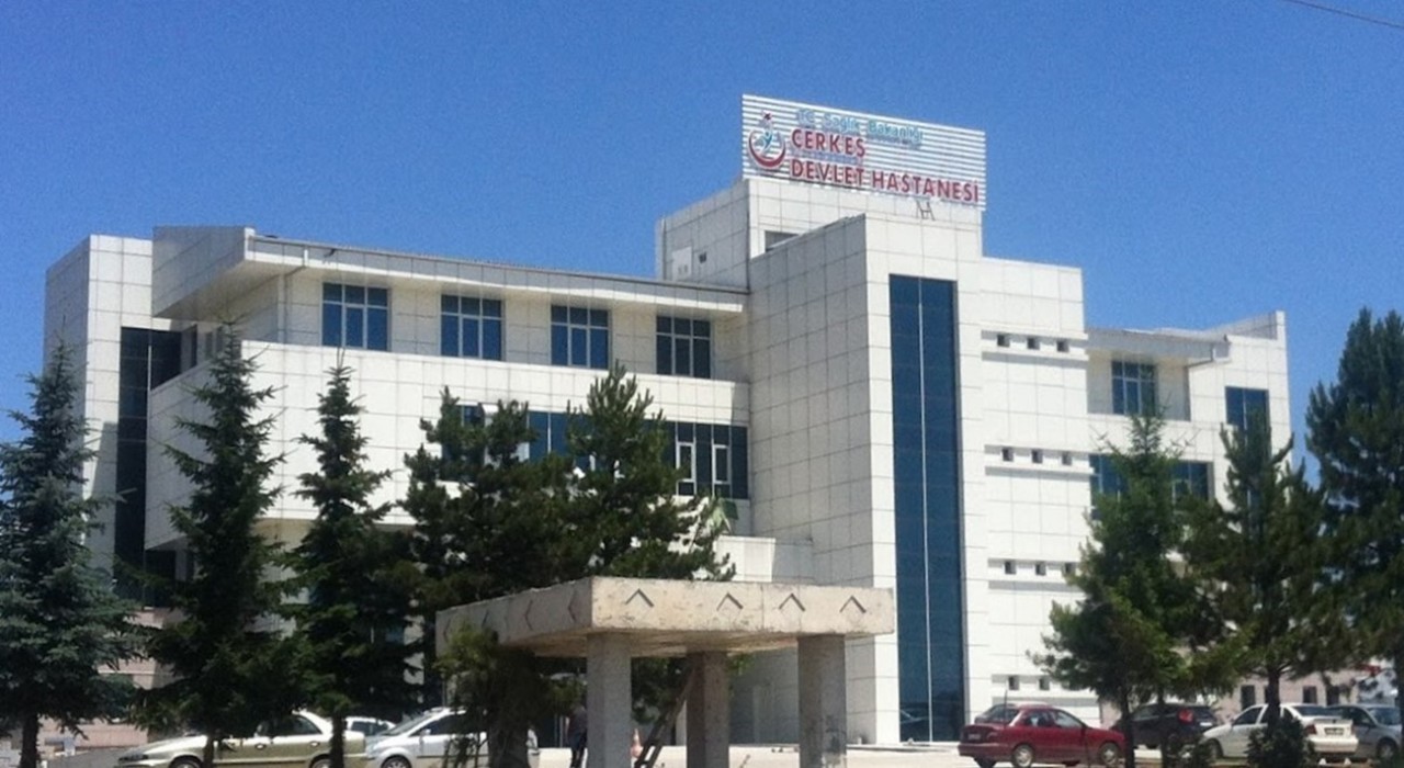 D100de kontrolden çıkan hafif ticari şarampole devrildi: 2si çocuk 4 yaralı