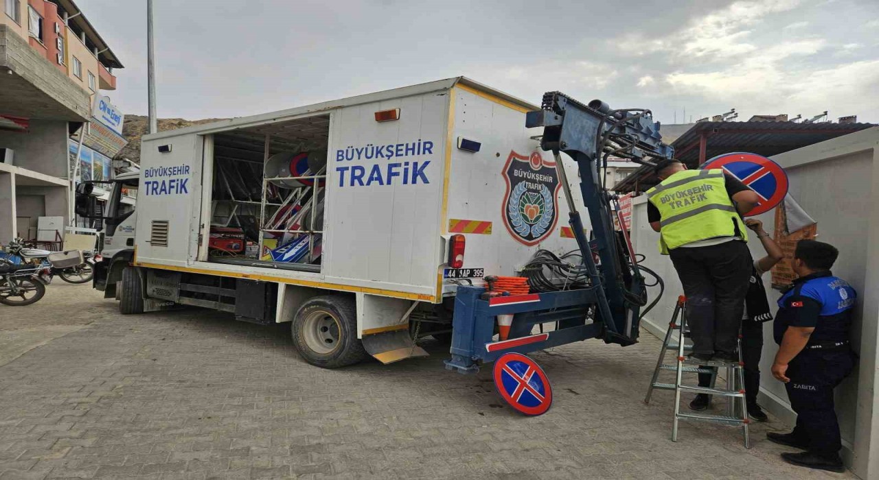 Darendede trafik düzenlemesi: Tek yön ve park yasağı uygulamaları başladı