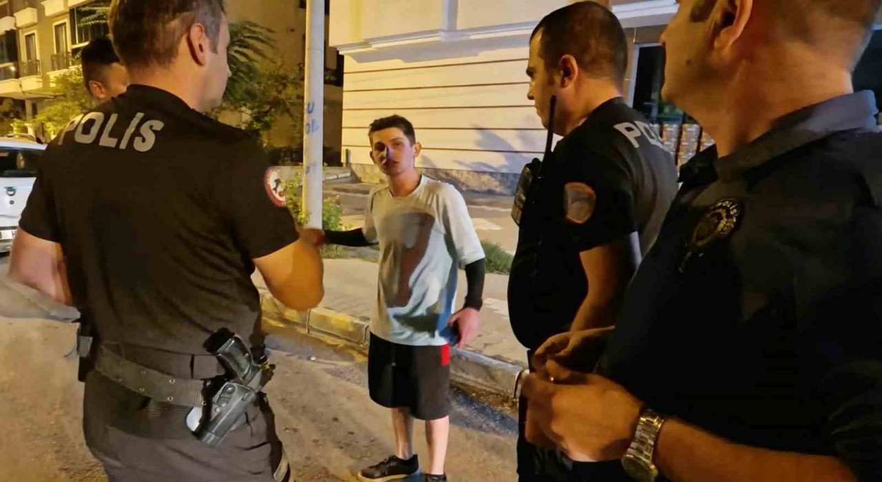 Dayak yemek için Vur dedi, dayak atıp gözaltına alındı