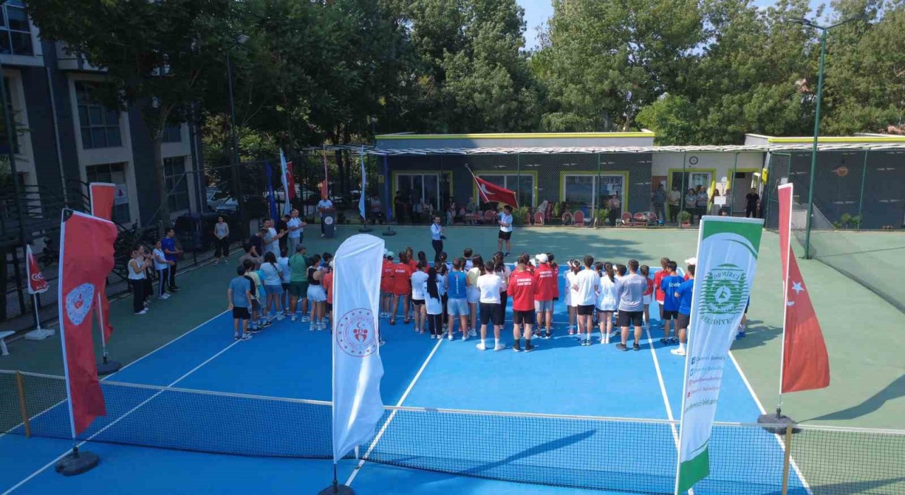 Demirci, ANALİG Tenis Turnuvasına ev sahipliği yapıyor