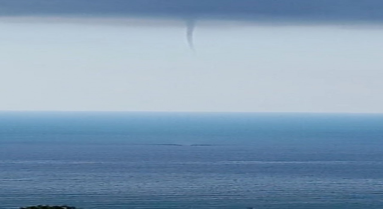Denizdeki hortumu cep telefonları ile kaydettiler, böyle yorumladılar