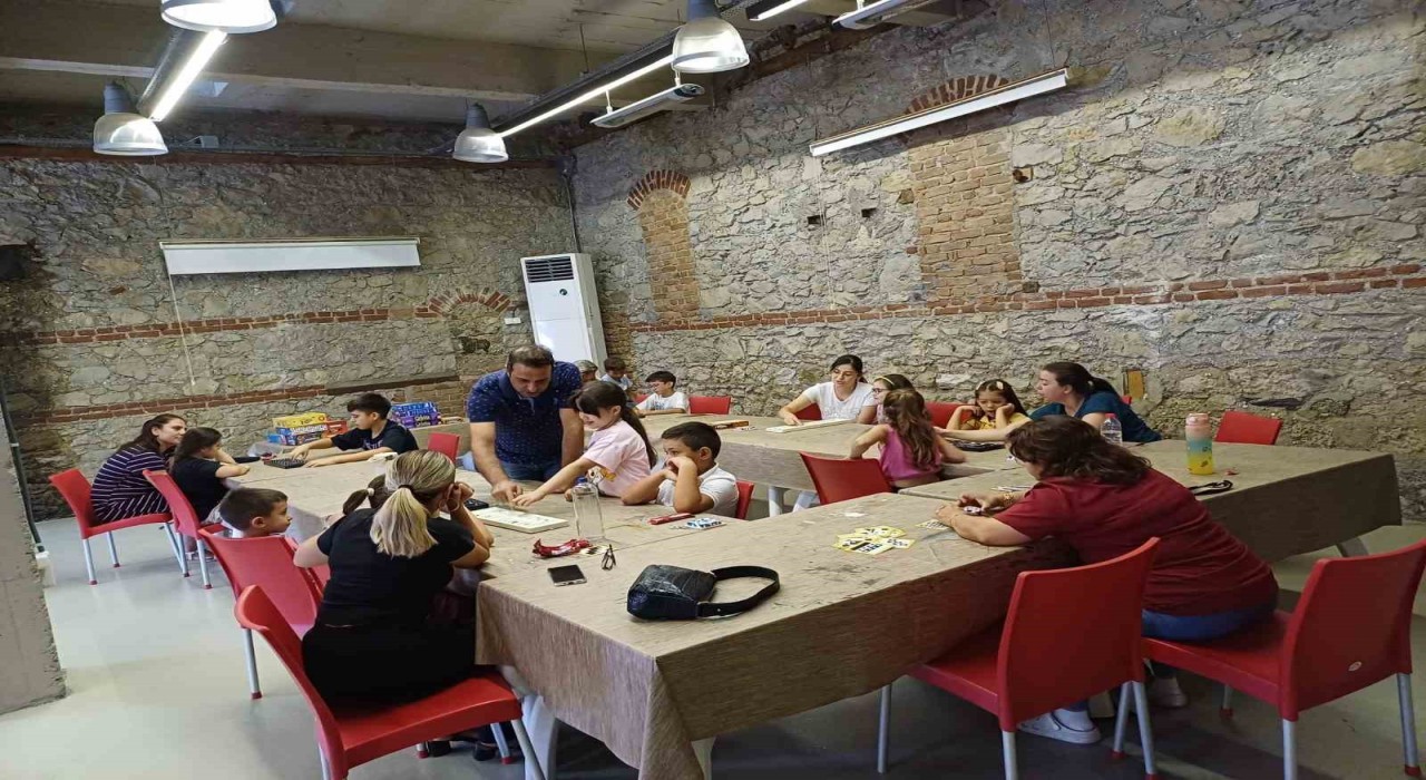 Denizlide zeka oyunlarıyla ailelerin bağları güçlendi