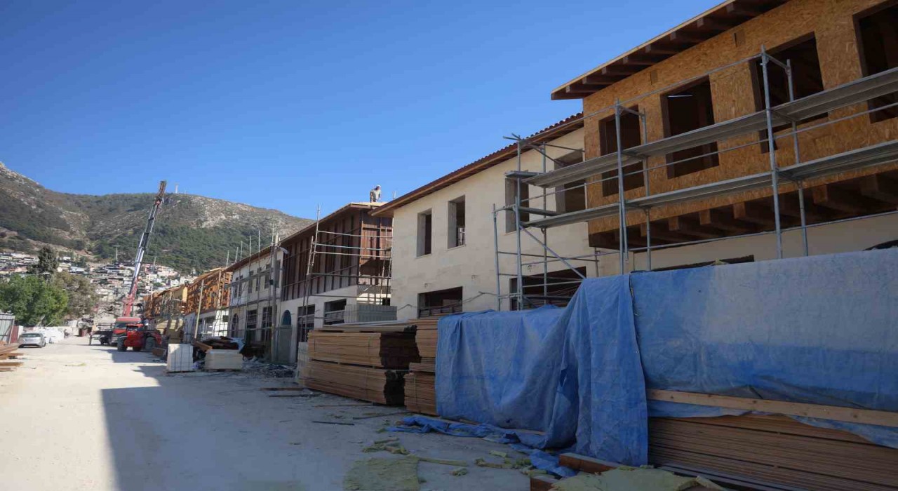 Depremde yerle bir olan Antakyanın ticaret merkezi yeniden inşa ediliyor