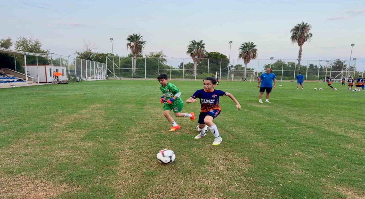 Depremzede Osman, futbol sayesinde yeniden hayata tutundu