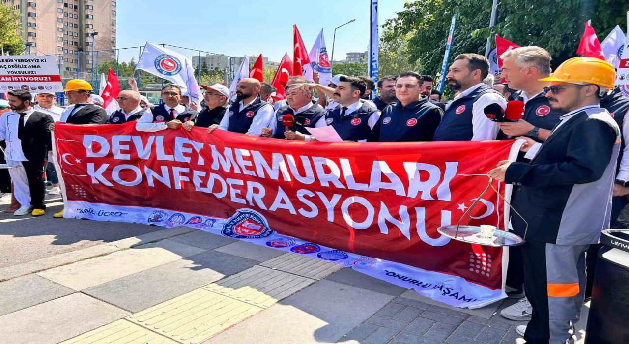 Devlet Memurları Konfederasyonudan Çalışma ve Sosyal Güvenlik Bakanlığı önünde 8. Dönem Toplu Sözleşme eylemi