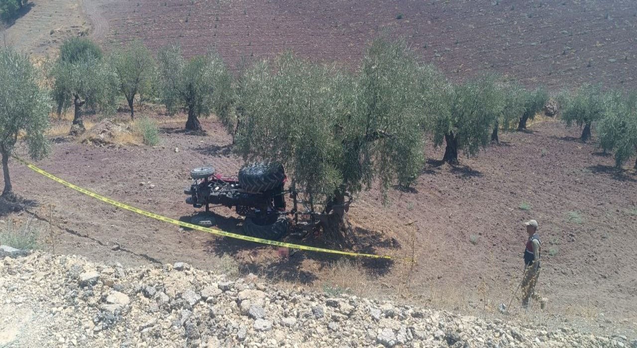 Devrilen traktörde bulunan 10 aylık bebek hayatını kaybetti