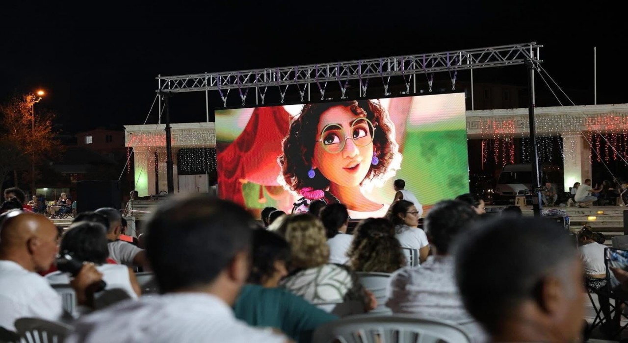 Didimde açık hava sinema keyfi