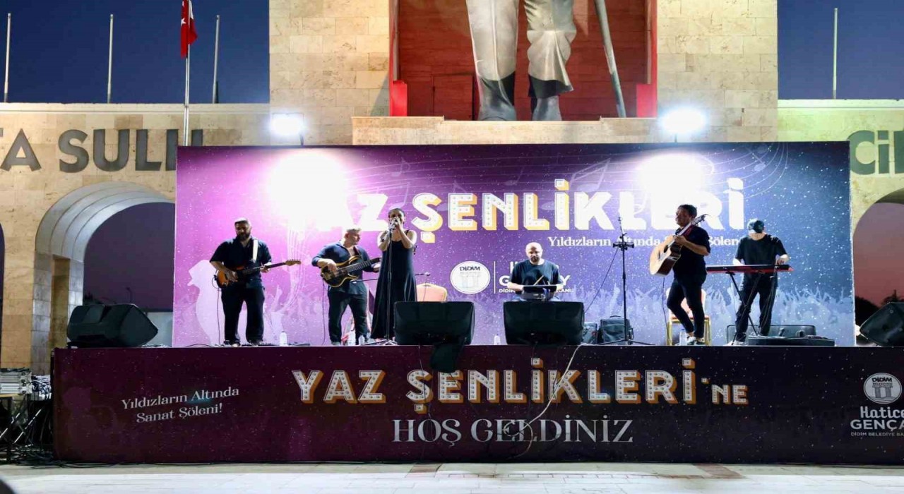 Didimde yaz şenlikleri akşamlara renk katıyor