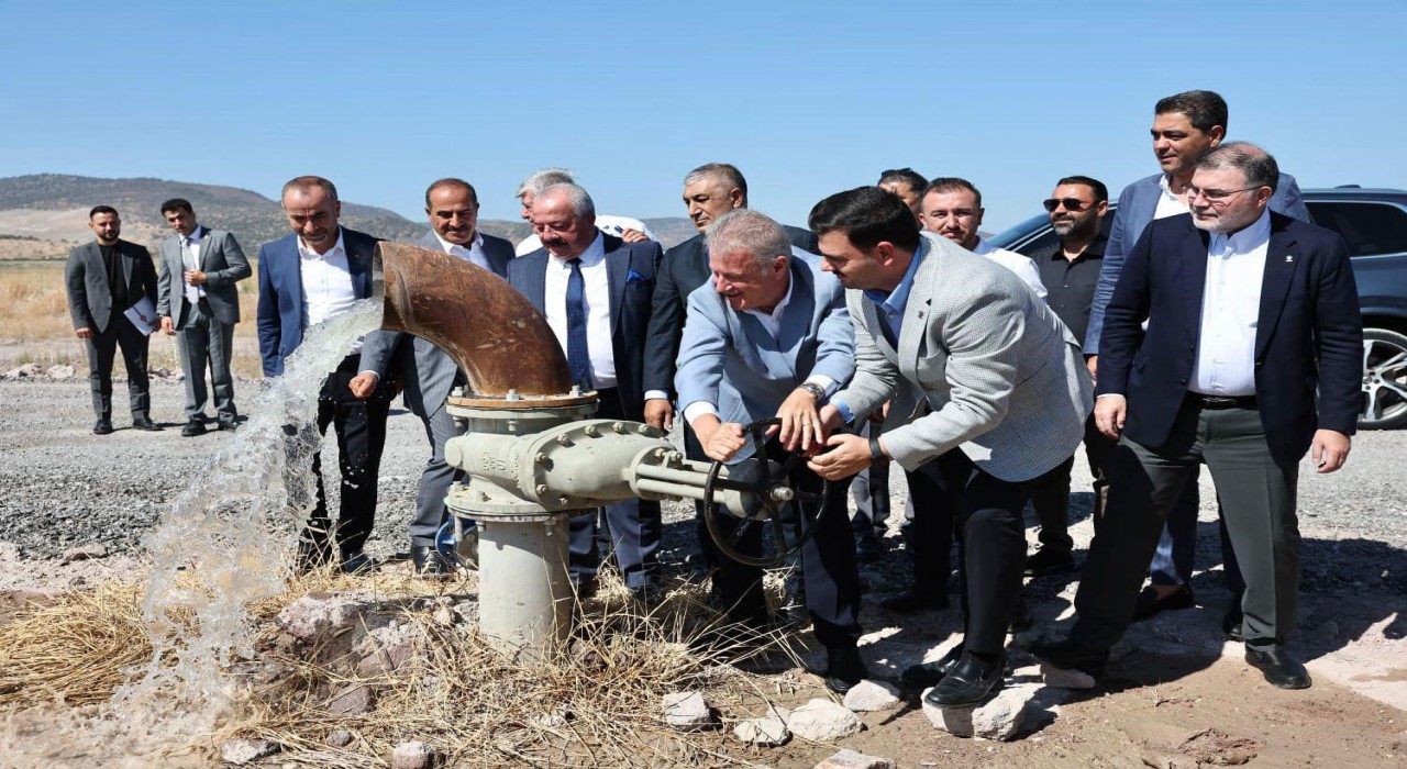 Dikilinin jeotermal su kuyusu açıldı