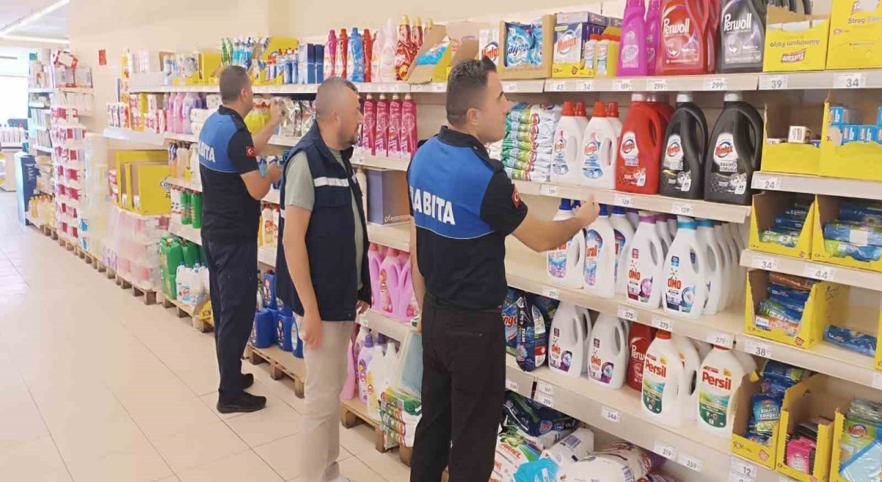 Dilovasında 120 iş yeri denetlendi: 3ü mühürlendi, 450 ürün imha edildi