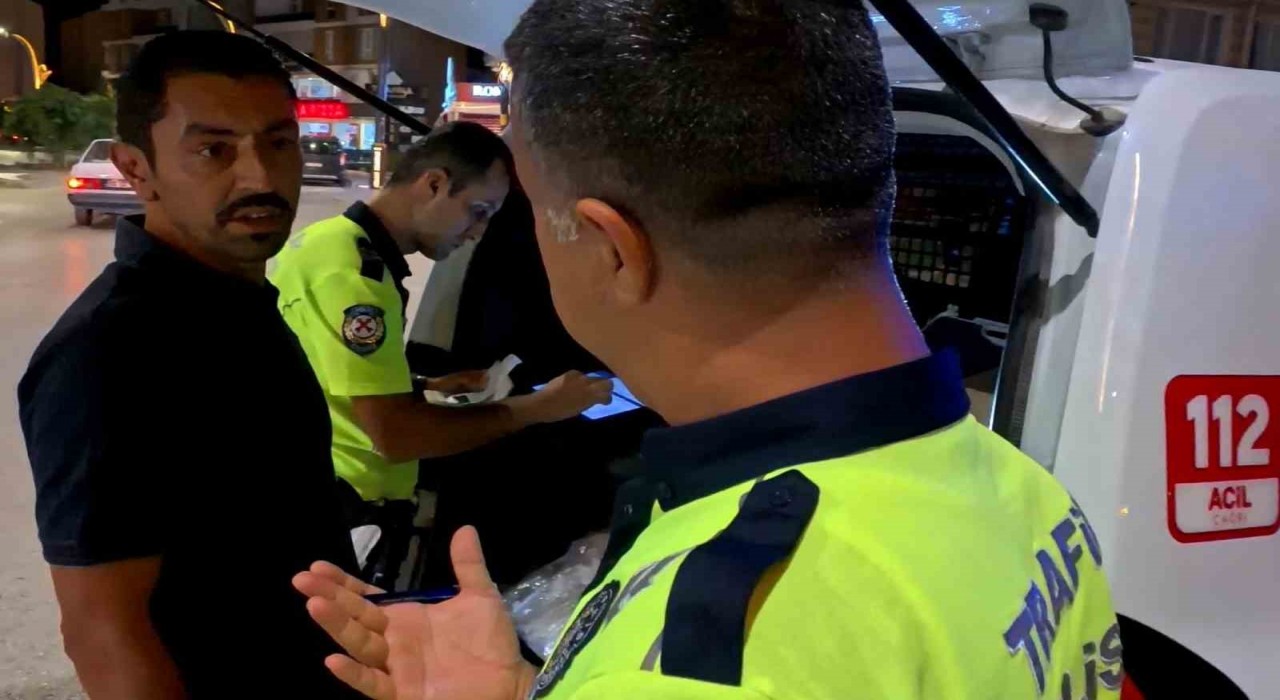 Direksiyon başında alkollü yakalandı, Ehliyetimi alamazsın dedi