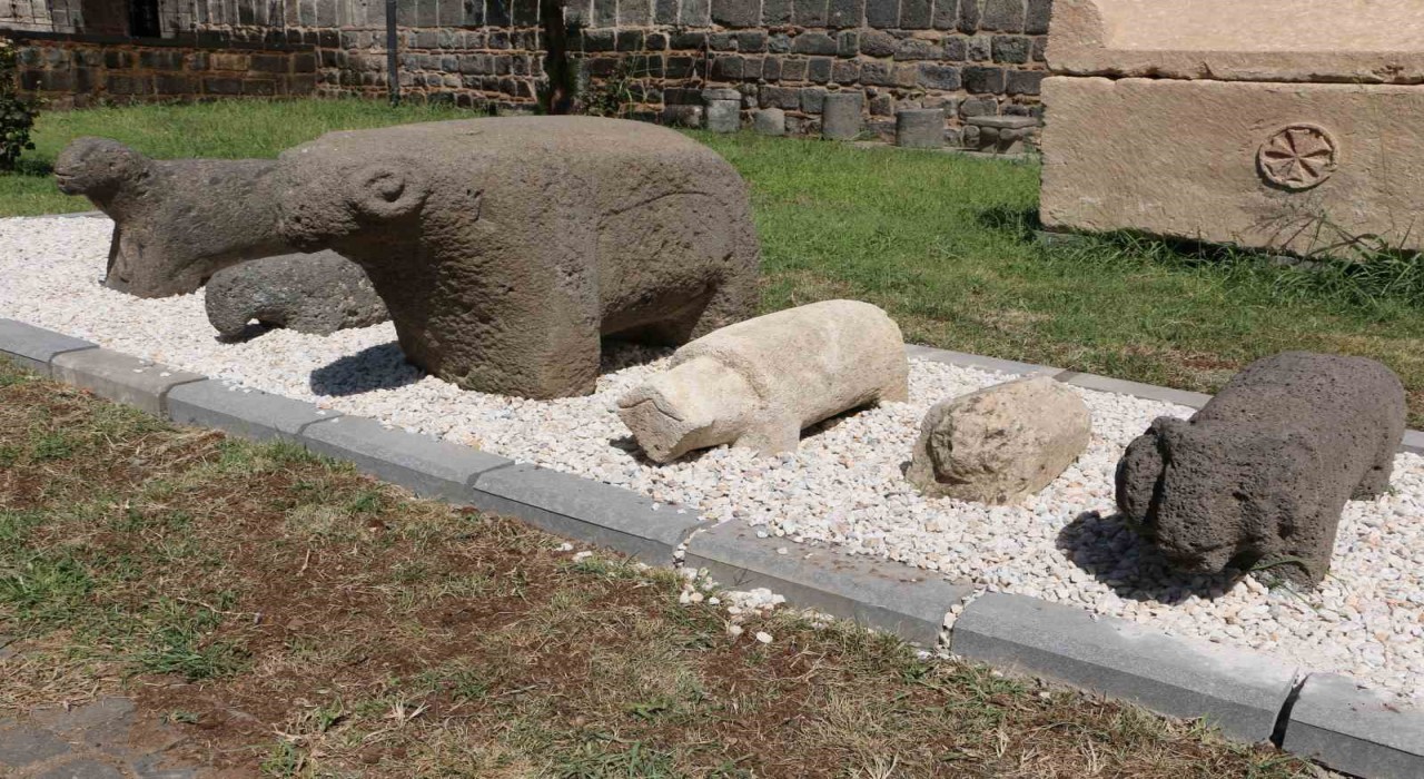 Diyarbakır Müzesinde 91 yıl sonra koç ve koyundan yapılmış mezar taşları ziyarete açıldı