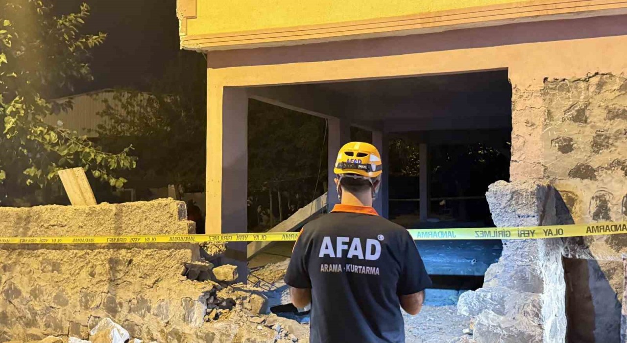 Diyarbakırda bir evin balkonu çöktü: 2si çocuk 5 yaralı