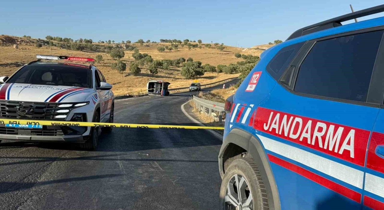 Diyarbakırda kadınları taşıyan minibüs devrildi: 1 ölü, 15 yaralı