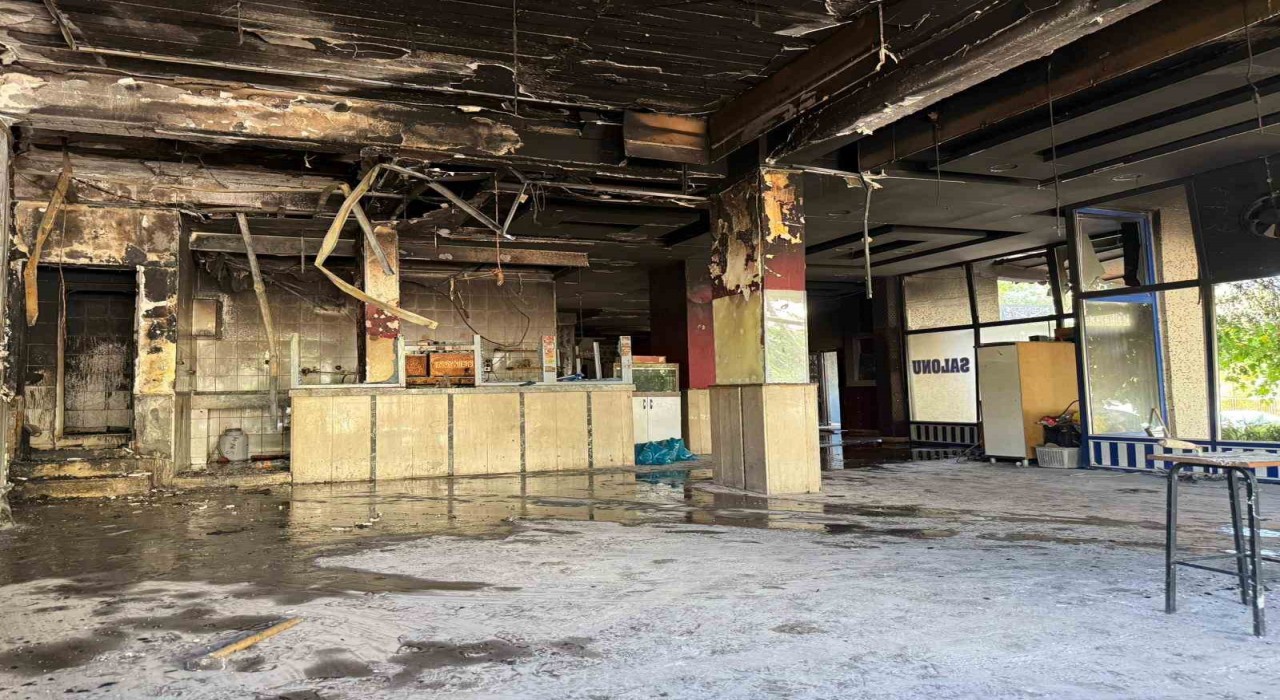 Diyarbakırda kahvehanede elektrik panosundan çıkan yangın söndürüldü