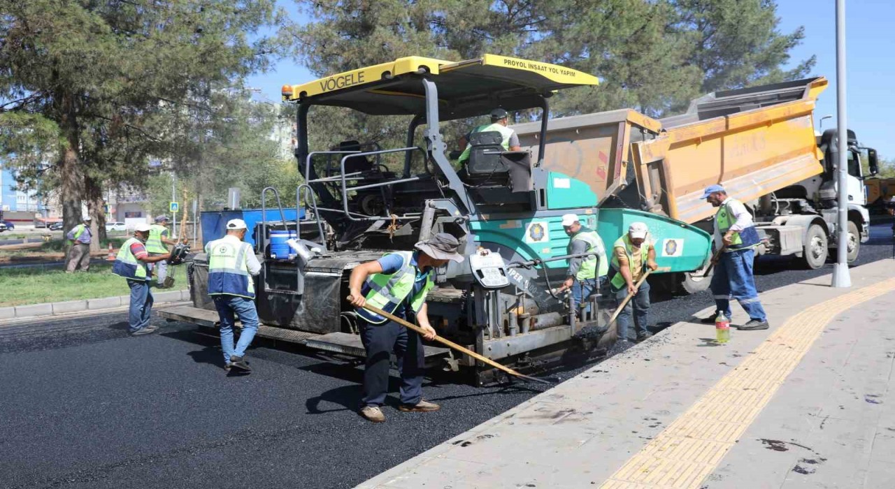 Diyarbakırda kent merkezindeki yollar yenileniyor