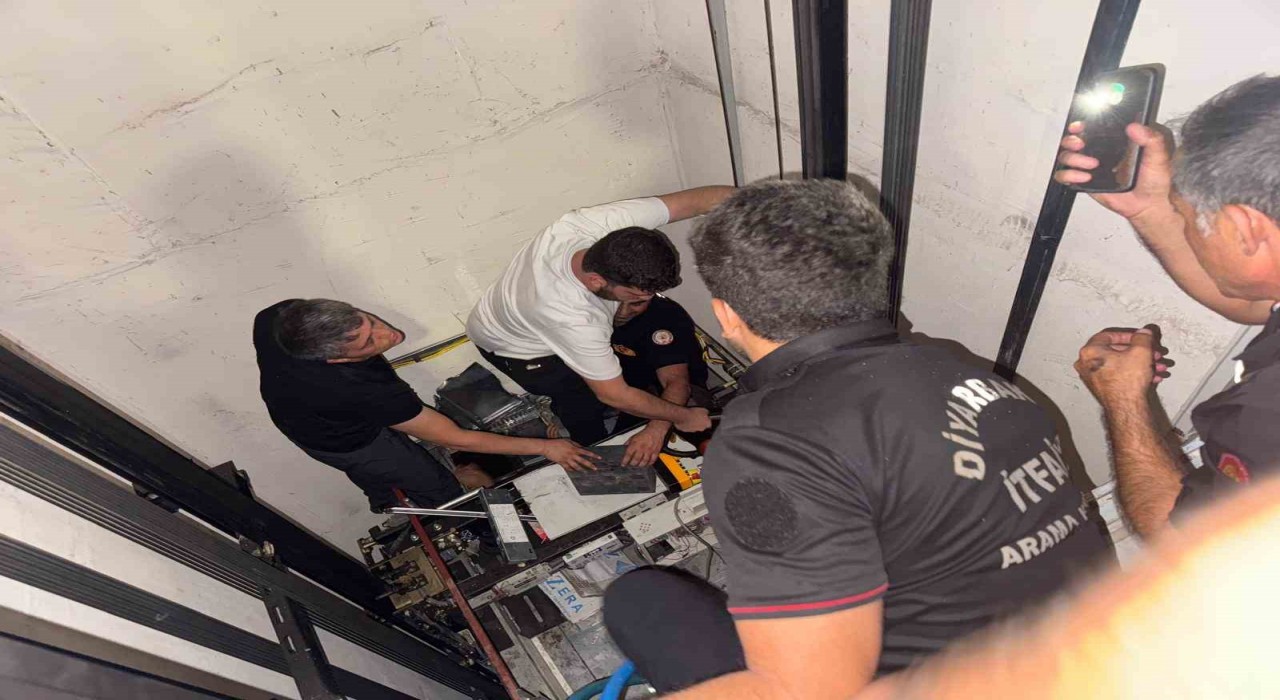 Diyarbakırda maça gelen taraftarlar asansörde mahsur kaldı