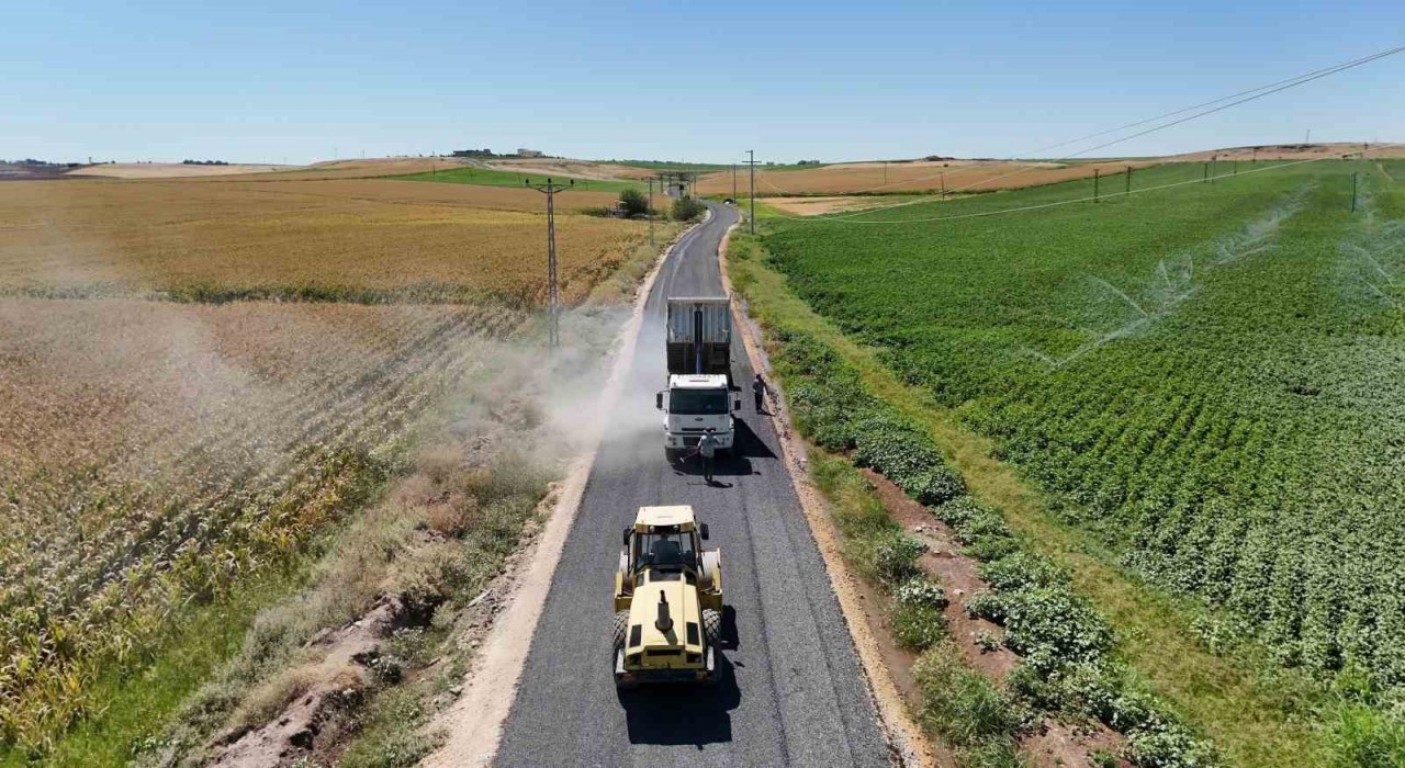 Diyarbakırın Çınar ve Bismil ilçesini birbirine bağlayan yol asfaltlanıyor