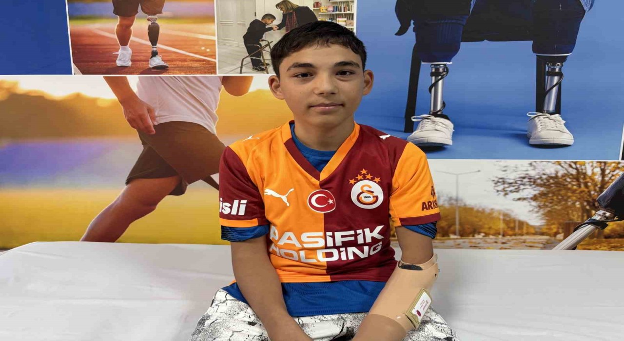Doğuştan kolu olmayan Mehmet Efenin hem kolu takıldı hem de en büyük hayali gerçekleşti