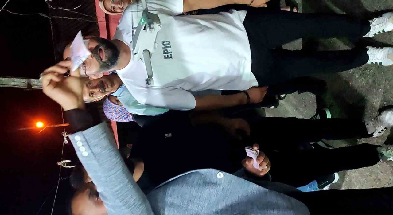 Düğünde drona para takarken elinden oluyordu