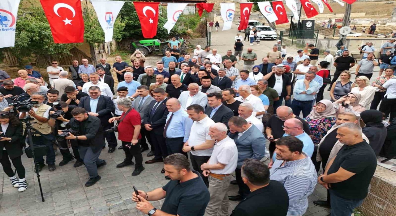 Dünya Düzce Günleri açılışı Konuralp Gazi Türbesi önünde yapıldı
