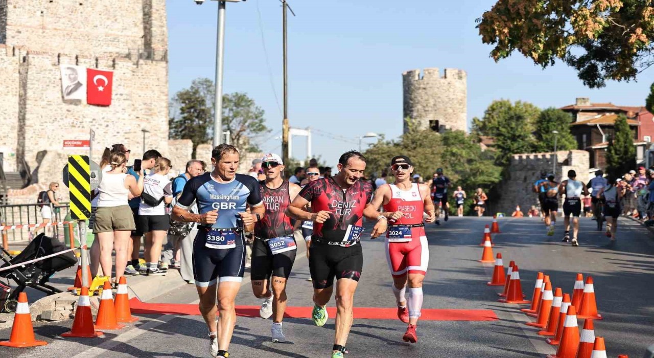 Dünyanın ilk Asya ve Avrupa Triatlon Şampiyonası İstanbulda yapıldı