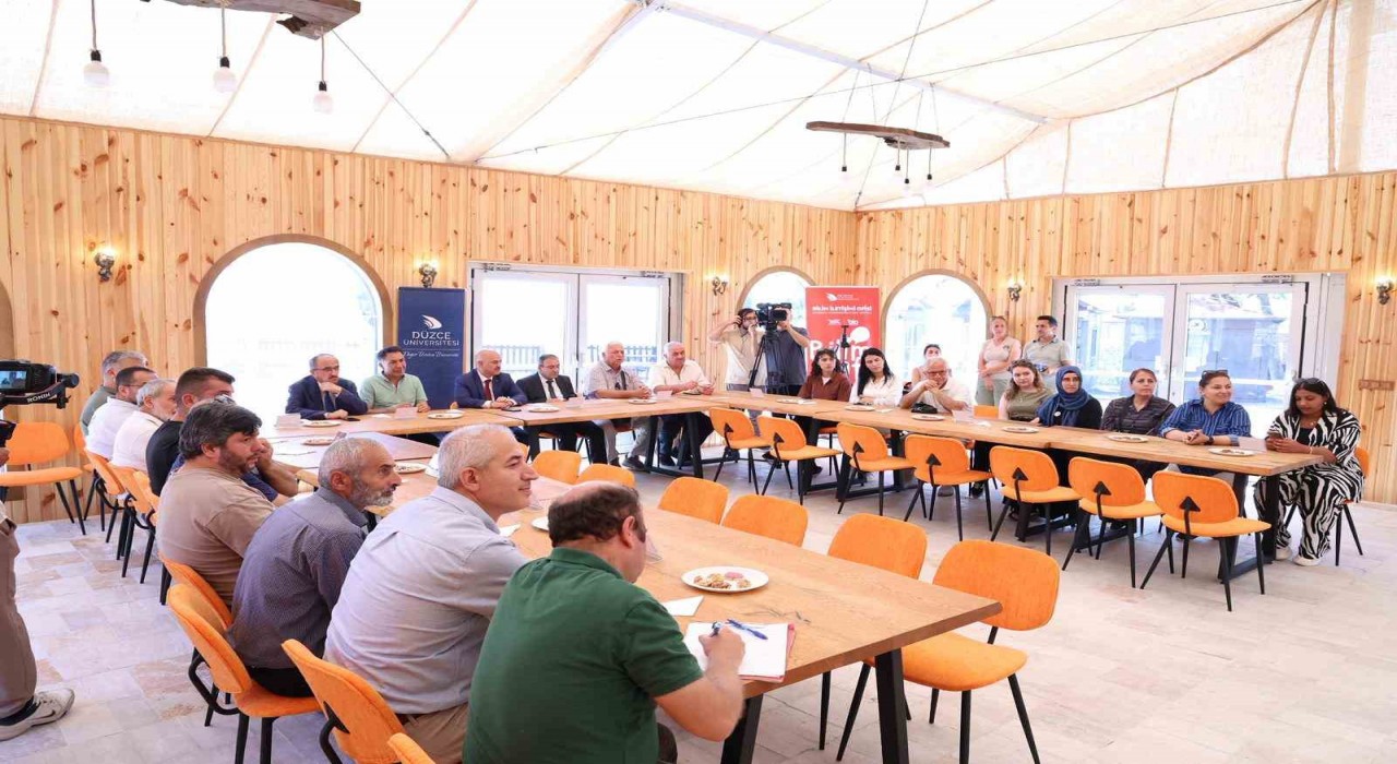 Düzce Üniversitesi Bilim Kafe ile bilimi toplumla buluşturmayı sürdürüyor