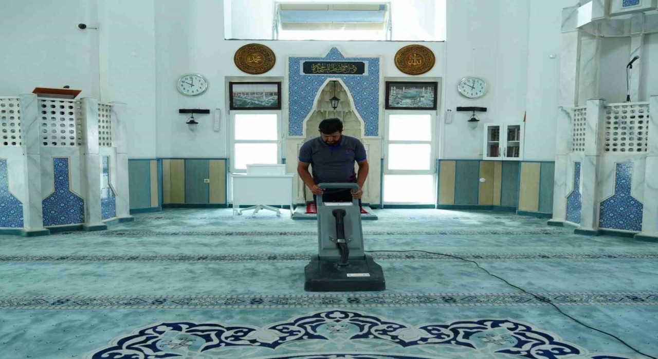 Düzcede camiler temizleniyor