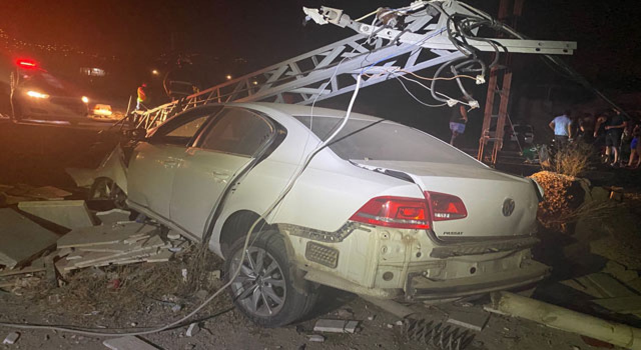 Düziçi’nde Feci Kaza: Otomobil Direğe Çarptı, Motor Yerinden Fırladı